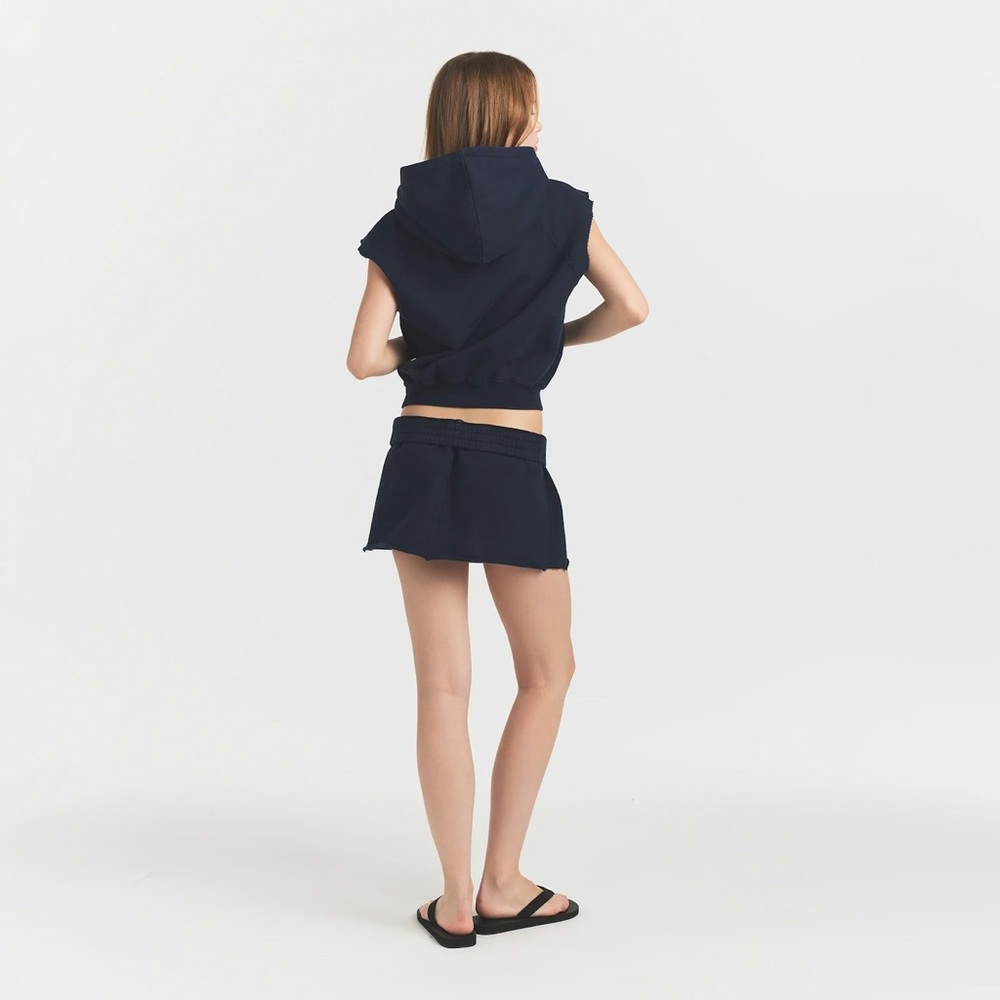 SKIMS Boyfriend Fleece Muscle Hoodie - Picture 4 of 5